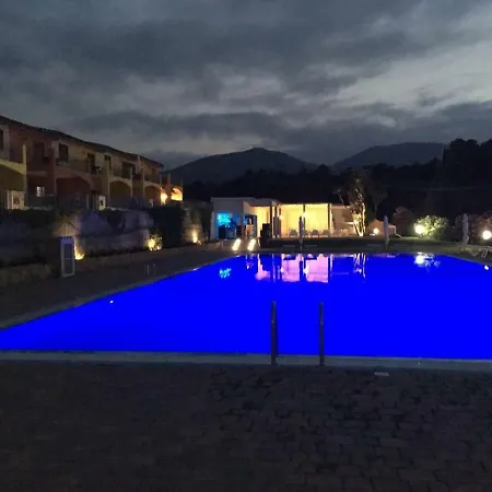 Dentro Babai Village Apartamento *