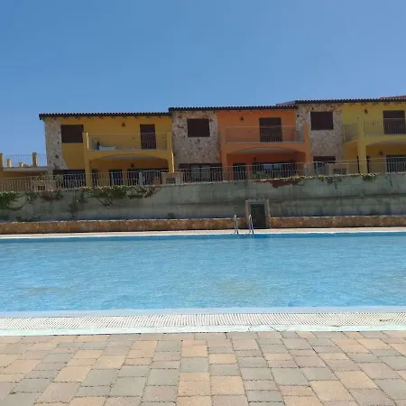 Dentro Babai Village Apartamento *