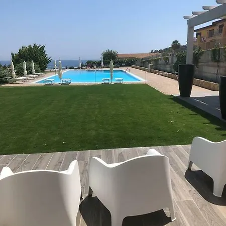 Dentro Babai Village Apartamento *